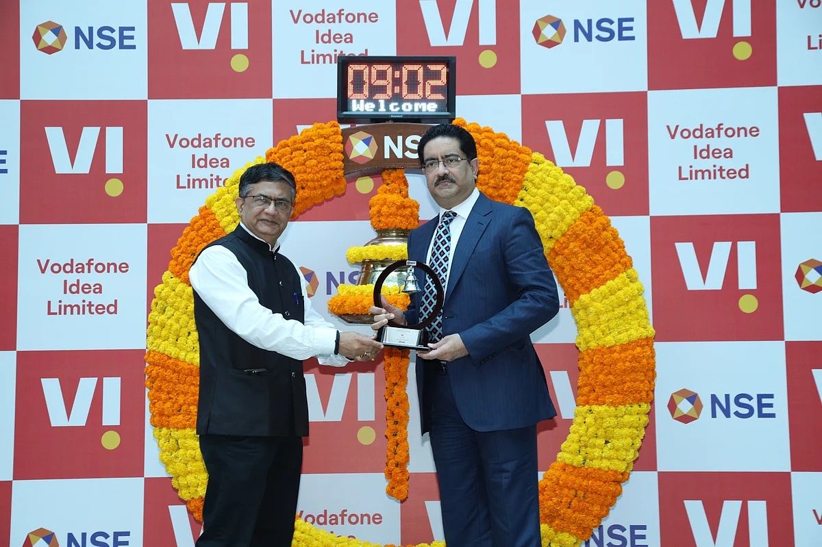 Aditya Birla Group chairman Kumar Mangalam Birla with Ashishkumar Chauhan, MD & CEO of NSE, (R-L) at listing ceremony of Vi FPO shares 