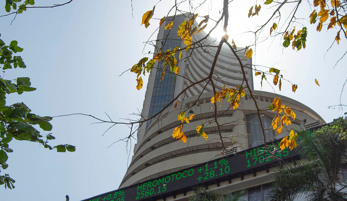 Market Commentary thumbnail: Sensex falls 750 pts, Nifty breaches 24000 on Trump tariff jitters