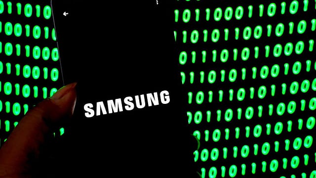 Samsung pips Apple to become top smartphone maker Samsung pips Apple to become top smartphone maker