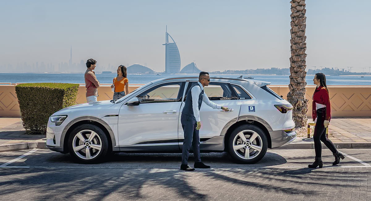 Is it illegal to give a lift to a stranger in your car in India?
