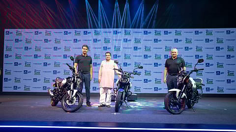 Bajaj Auto managing director Rajiv Bajaj (extreme left) with Union minister Nitin Gadkari (centre) at the launch of CNG motorcycle Freedom.