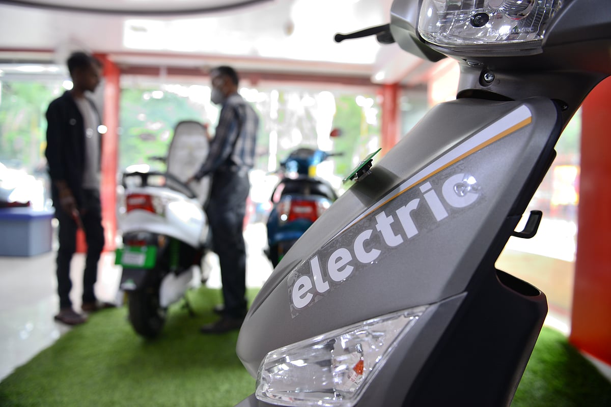Jio-bp eyes E-2-wheeler charging if govt mandates single connector