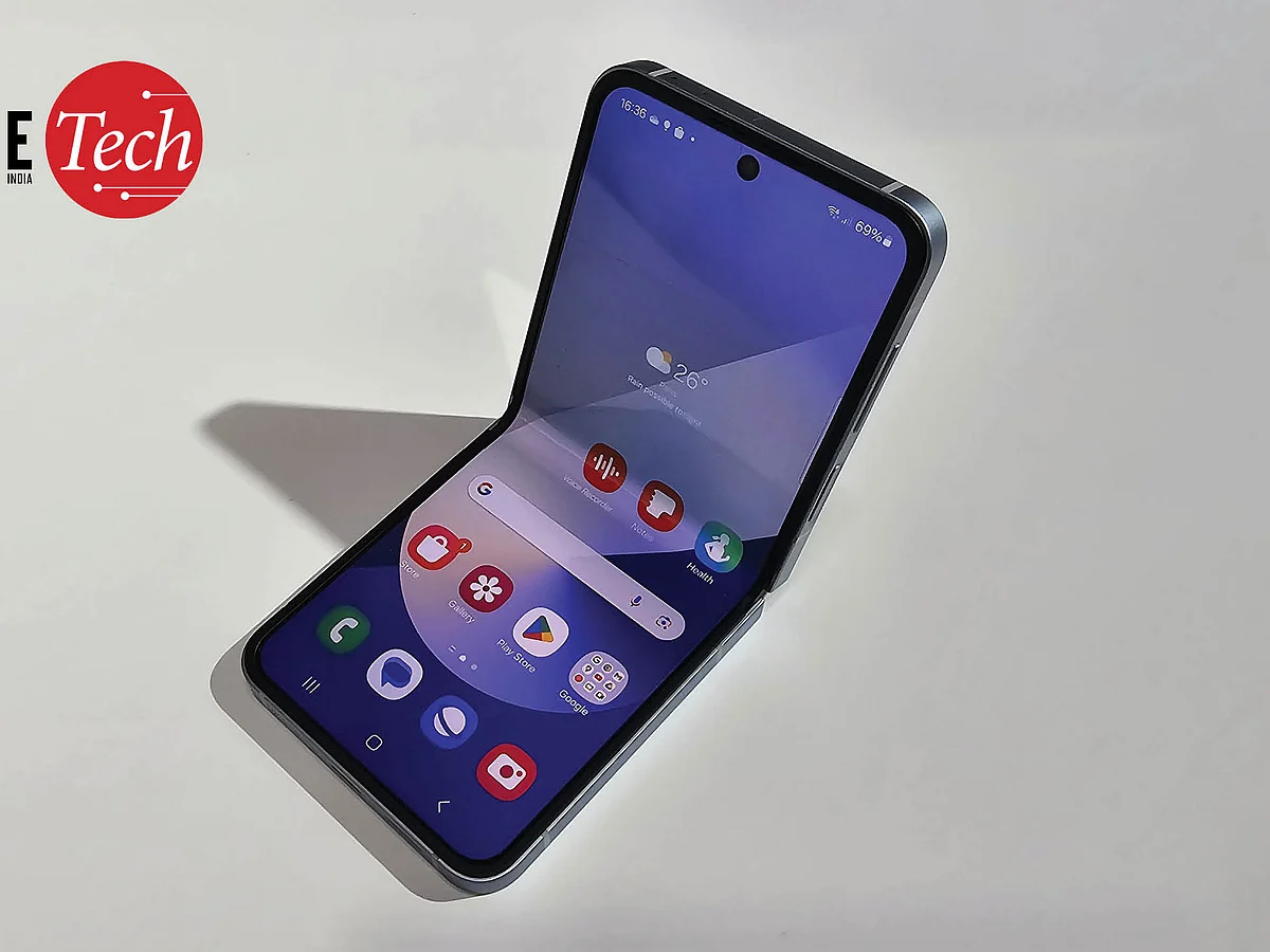 The Z Flip 6 comes in a simple slim box - with no charger.