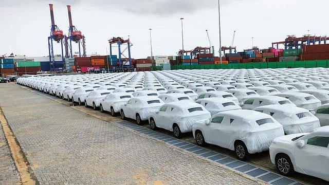 Maruti Suzuki wholesales jump 24% in December; Hyundai sees 1% drop Maruti Suzuki wholesales jump 24% in December; Hyundai sees 1% drop