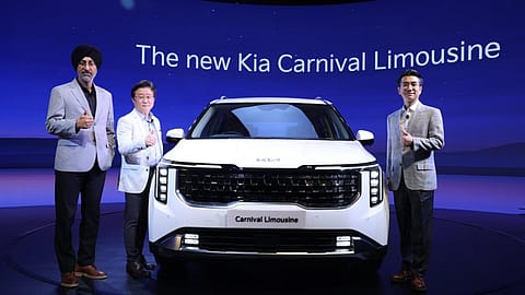 Kia says it has received over 2,800 bookings for the new Carnival.