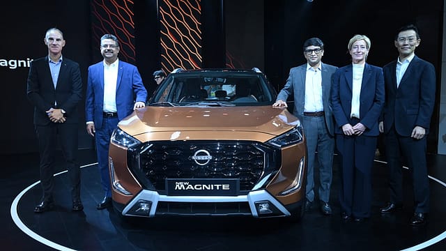 Nissan to sell 51% stake in India JV to Renault Nissan to sell 51% stake in India JV to Renault