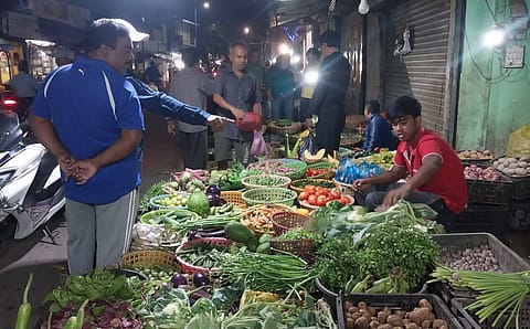 In the month of November, the prices of cereals, pulses, vegetables, fruits and edible oils have seen higher growth in the rural economy than the urban sector.