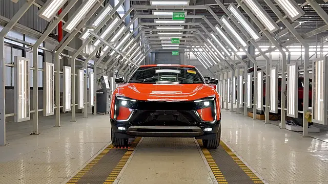 Mahindra opens ₹4,500 cr EV, battery facility at Chakan plant