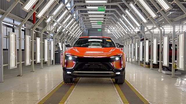 Mahindra opens ₹4,500 cr EV, battery facility at Chakan plant
