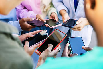 Grant Thornton seeks GST rethink on affordable smartphones as 35 crore Indians remain on feature phones