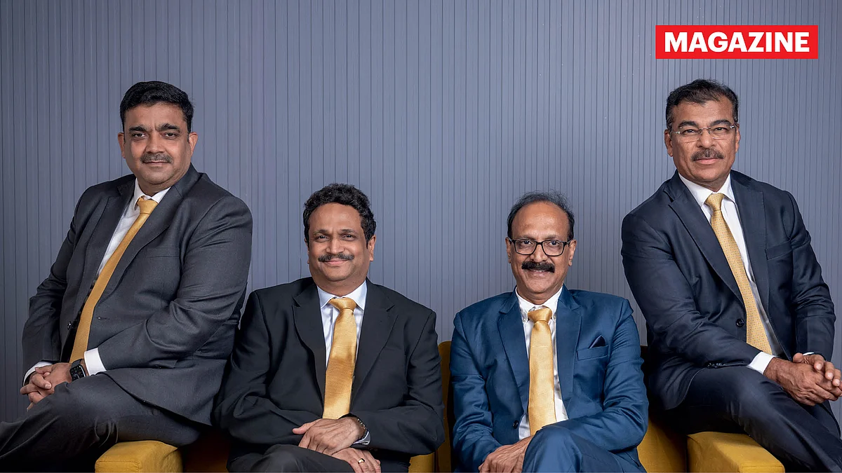 (From L to R): Parag Sharma, MD & CFO, SFL; S. Sunder, Joint MD, SFL; Y.S. Chakravarti, MD & CEO, SFL; 
Umesh Revankar, Vice Chairman, SFL 