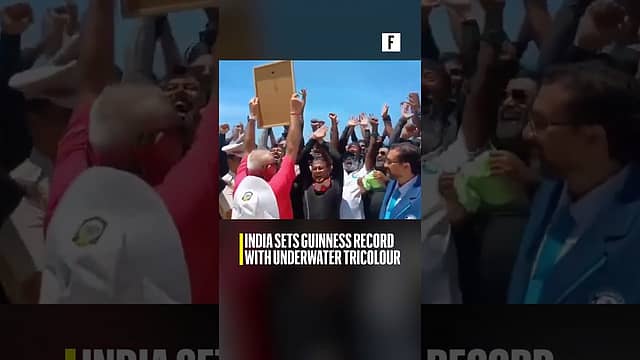 India sets Guinness Record with underwater tricolour