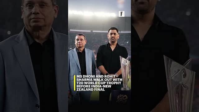 MS Dhoni and Rohit Sharma walk out with T20 World Cup Trophy before India-New Zealand final